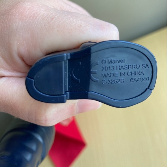 Marvel Avengers Titan Hero Series Thor 12-Inch Action Figure with Hammer - Picture 5 of 5